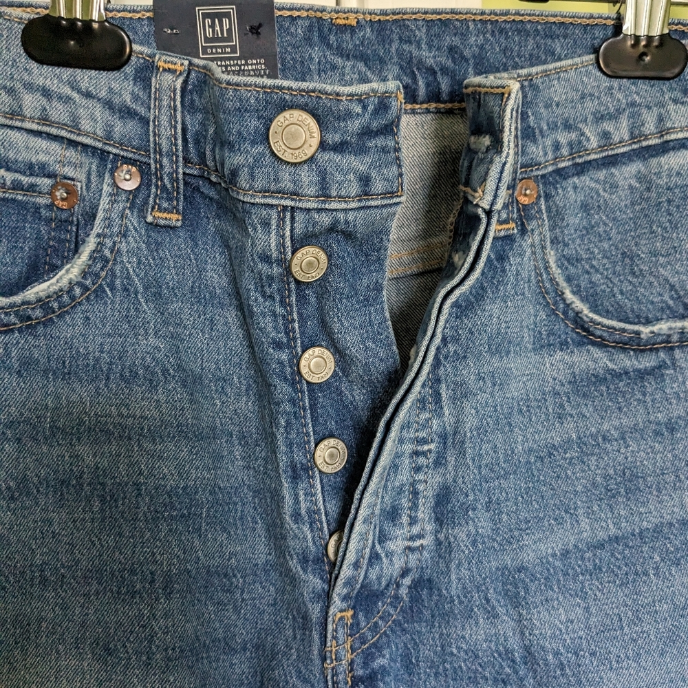NWT GAP Jeans - Picture 3 of 4